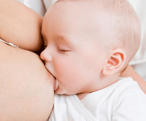 10 điều mẹ không bao giờ được làm khi đang cho con bú