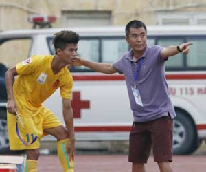 Đột ngột chia tay Phan Thanh Hùng, HN.T&T dùng thầy trẻ