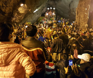 Hội Chùa Hương 2016: Sợ tắc đường, ngàn người khai hội lúc… nửa đêm