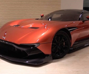Siêu xe Vulcan nhà Aston Martin có giá 2,4 triệu USD