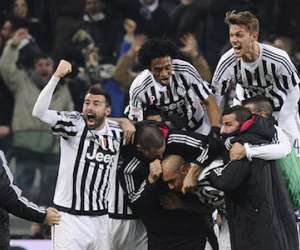 Juventus đánh bại Napoli, bước lên đỉnh Serie A