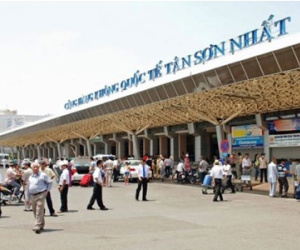 Người Trung Quốc mang súng lên máy bay tại Tân Sơn Nhất