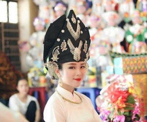 Vẻ đẹp hút hồn của bốn cô đồng 9X xinh nhất Hà thành