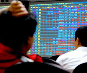 Chứng khoán rơi sâu trong phiên đầu tiên sau Tết