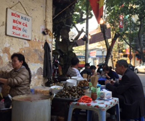 Hết Tết: Dân đang ăn bị nghẹn khi biết giá tô phở