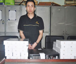 Nhân viên trộm 90 iPhone khai... cần tiền cưới vợ