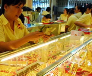 Mua vàng cất két: Nhà giàu kiểu gì cũng thắng