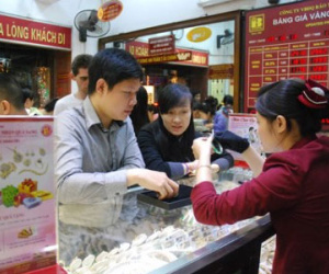 Sát ngày Thần tài, giá vàng giảm gần 300.000 đồng/lượng
