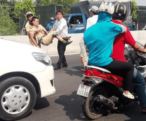 Thanh niên không cố ý lái xe tông CSGT gãy chân