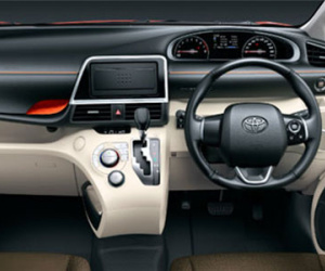 Toyota Sienta - Đàn em của Innova