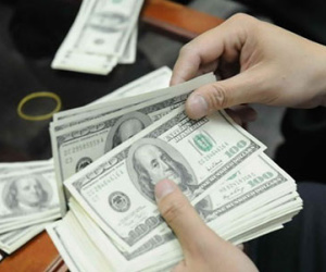 USD tự do thấp hơn ngân hàng