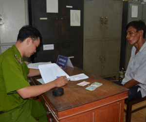 Vờ hỏi đường rồi đánh phụ nữ để giật dây chuyền
