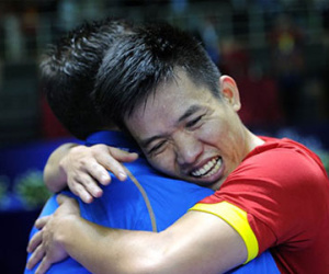 Chùm ảnh: ĐT futsal Việt Nam ăn mừng trong nước mắt