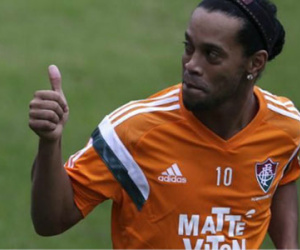 Newcastle từ chối ký hợp đồng với Ronaldinho