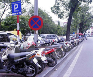 Hà Nội: Các điểm trông giữ xe tiếp tục tăng giá tùy tiện, bát nháo