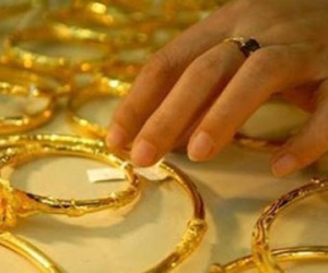 Cuối tuần, vàng và USD cùng dắt tay nhau tăng