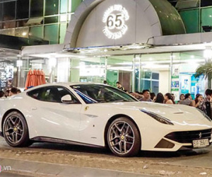 Ferrari F12 Berlinetta của Phan Thành khoe dáng trên phố
