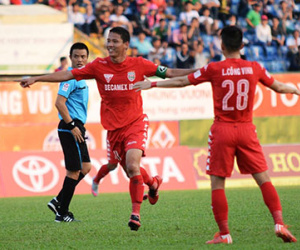 QBV Anh Đức giúp B.Bình Dương thắng trận đầu V.League