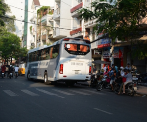 TP.HCM: Ô tô vẫn dừng đỗ dưới biển cấm, Thanh tra nói gì?