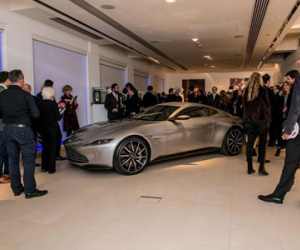Aston Martin DB10 của James Bond đấu giá 3,5 triệu USD