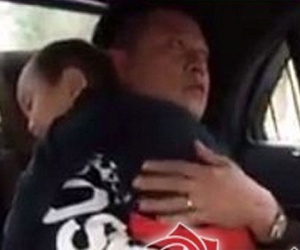 Tuấn Hưng "gây sốt" khi hát ru con trên xe ô tô