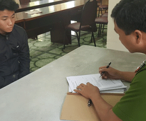 Bắt thanh niên kề mã tấu vào cổ nạn nhân cướp tài sản