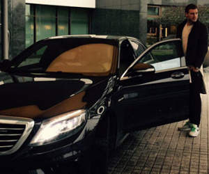 Bendtner bị phạt tiền vì đăng ảnh ôtô