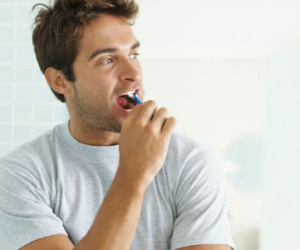 Không đánh răng trước khi ngủ có hại thế nào