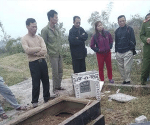 Phá mộ giữa ban ngày ở Quảng Ninh
