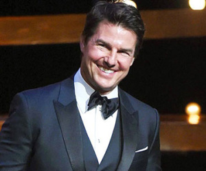 Tom Cruise bị đồn tiêm botox vì mặt sưng phù