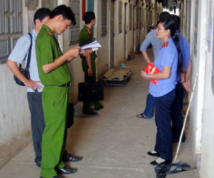 Nam công nhân chết trong tư thế treo cổ tại phòng trọ