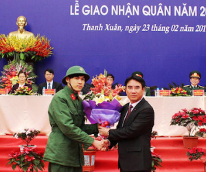 Nam sinh tạm dừng du học tại Anh lên đường nhập ngũ