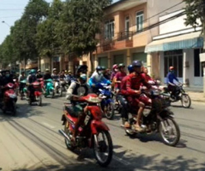 Quái xế tổ chức đua xe giữa ban ngày ở Đồng Nai