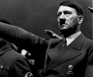 Hitler tàn sát cả châu Âu vì mặc cảm "của quý" tí hon?