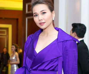 Dàn sao xúng xính váy áo khoe sắc trên thảm đỏ