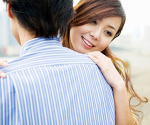 Số điện thoại không lưu tên đã lật tẩy màn kịch hoàn hảo của chồng