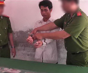 Bắt nghi can đâm bé gái 13 tuổi 39 nhát để đòi yêu
