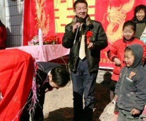 Giá mua vợ tăng cao ngất, đàn ông nghèo Trung Quốc khốn đốn