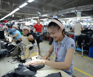 Làm được 10 đồng, thuế “ăn” 4 đồng