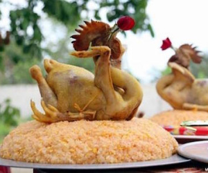 Lấy gà luộc trên mâm cúng, một thanh niên bị đánh chết