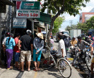Ôtô mất thắng lao vào tiệm cán chết nạn nhân đang ngồi sửa xe