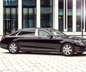 Xe chống đạn Mercedes-Maybach S600 Guard giá nửa triệu USD