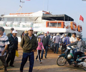 Biển động mạnh, hơn 100 khách du lịch mắc kẹt trên đảo Lý Sơn