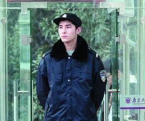 Chàng bảo vệ 9x gây bão vì quá giống minh tinh