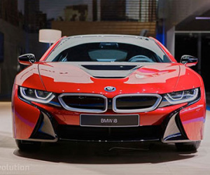 Ảnh thực tế BMW i8 màu đỏ đầu tiên trên thế giới