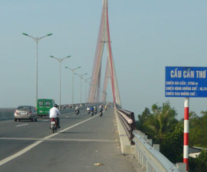 Một thiếu nữ nhảy cầu Cần Thơ tự tử