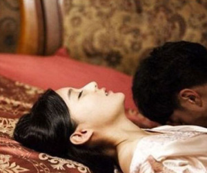Sốc vì chồng ban ngày đạo mạo, ban đêm "thả dê"