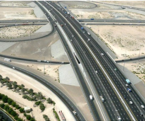Đường 12 làn của Dubai mất 4 triệu USD/km, dùng 50 năm còn đường Việt Nam mất 20 triệu USD/km, dùng 2 năm