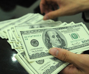 Ngân hàng vẫn “đi đêm” lãi suất USD: Những chiêu “né” luật
