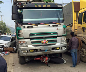 Nghi vấn xe tải chèn nhau gây tai nạn liên hoàn